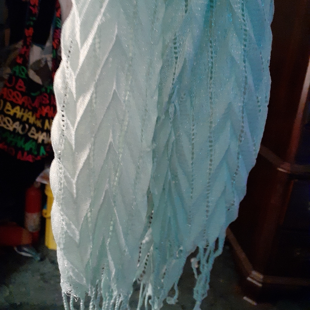 Beautiful mint green shark bite, pleated scarf